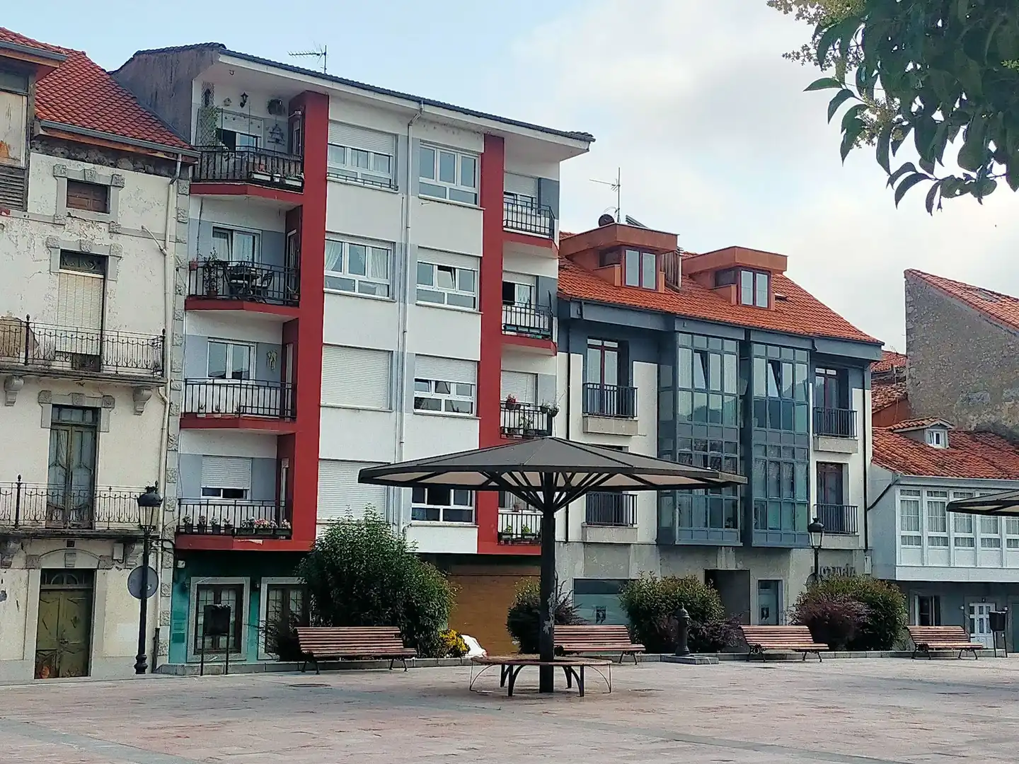 Vista exterior de Pis en venda en Pravia amb Calefacció i Terrassa