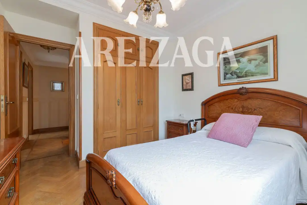 Habitación de Piso en venta en Donostia - San Sebastián  con Calefacción, Terraza y Balcón
