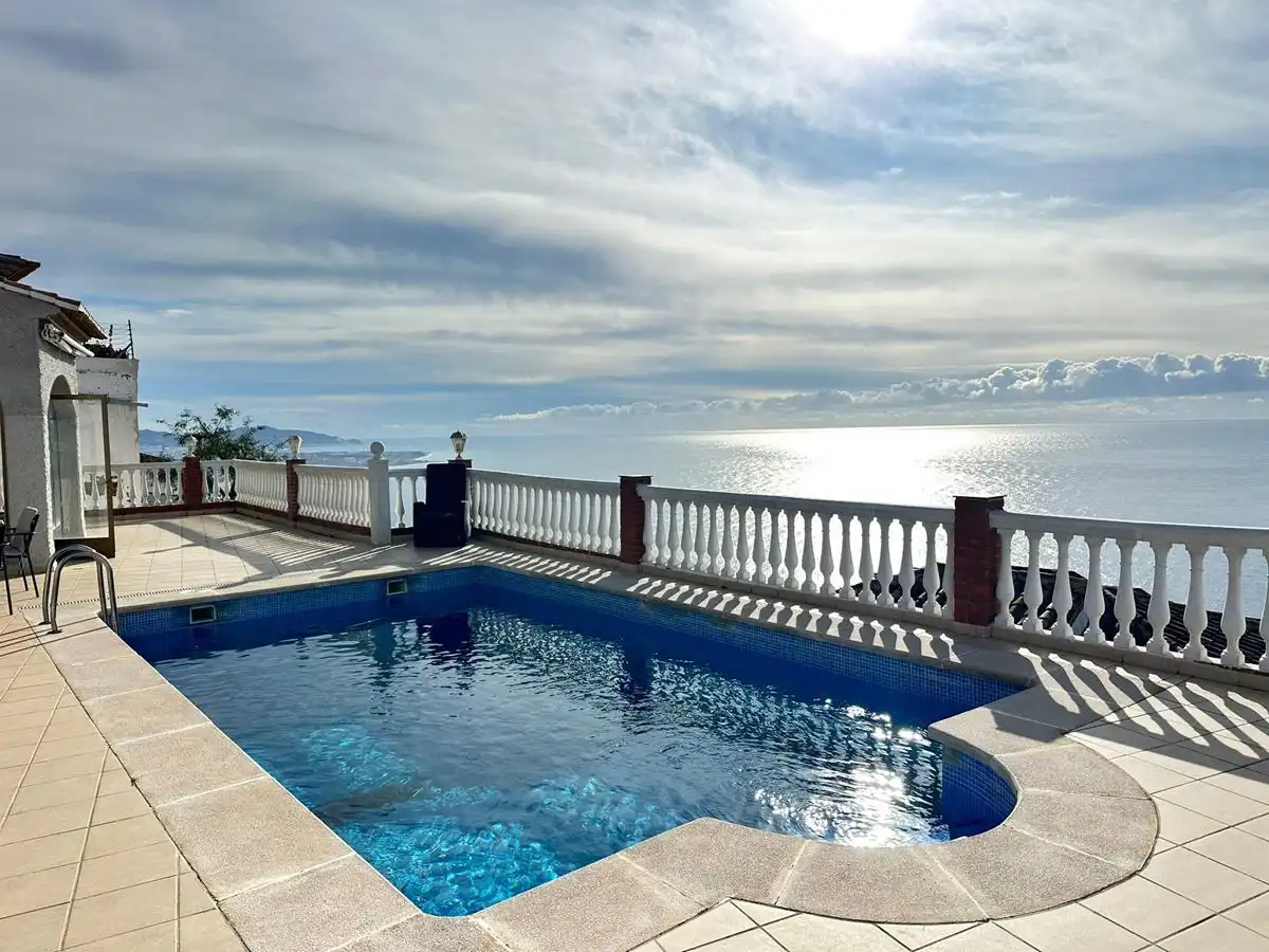 Schwimmbecken von Haus oder Chalet zum Verkauf in Salobreña mit Klimaanlage, Terrasse und Schwimmbad