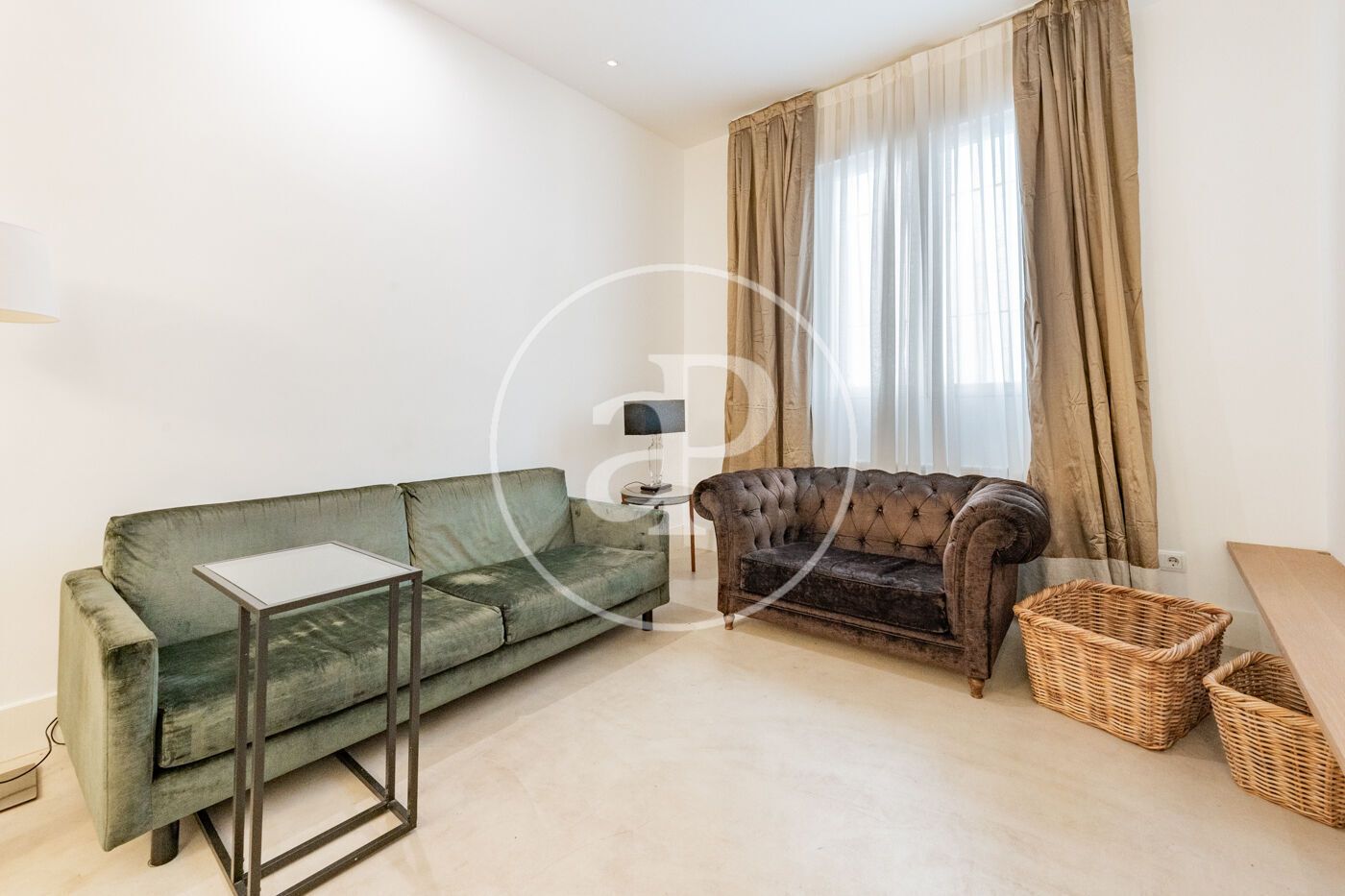 Living room of Flat for sale in  Madrid Capital  with Air Conditioner, Heating and Furnished