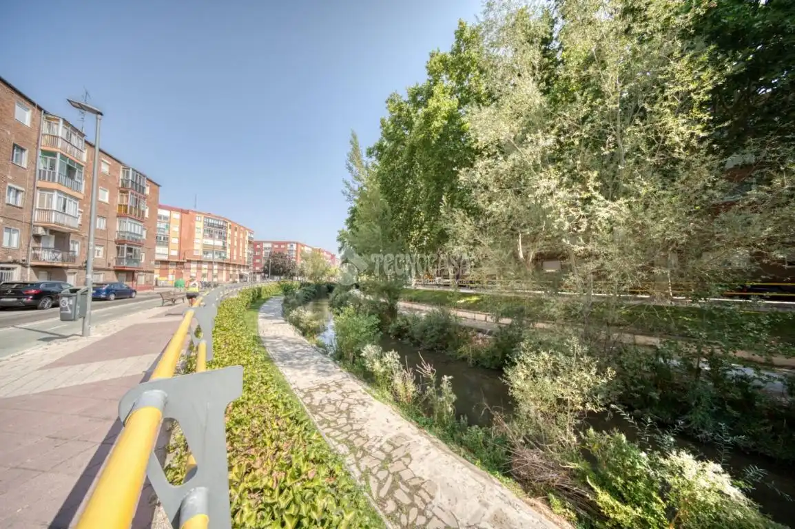 Vista exterior de Piso en venta en Valladolid con Calefacción