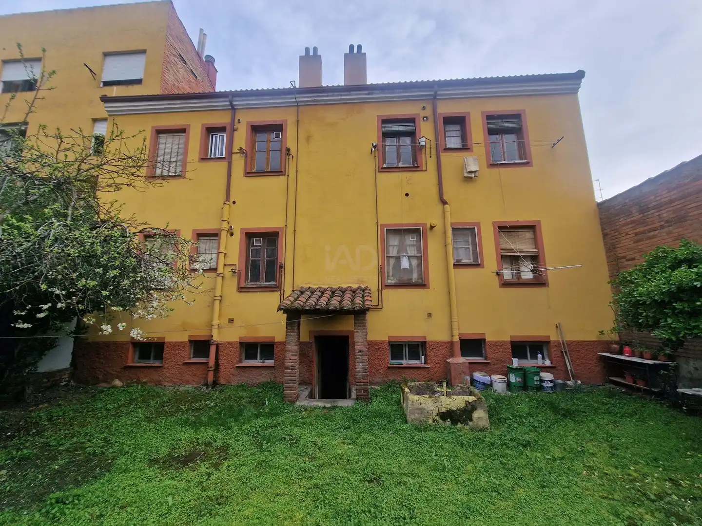 Vista exterior de Casa o chalet en venta en León Capital  con Calefacción