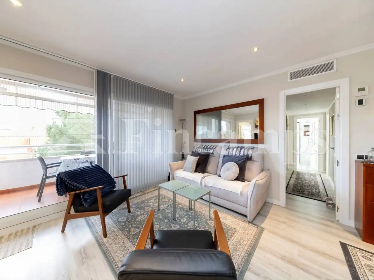 Living room of Flat for sale in Sant Quirze del Vallès  with Air Conditioner, Heating and Parquet flooring