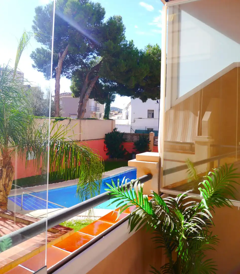 Piscina de Apartamento en venta en Fuengirola con Aire acondicionado, Calefacción y Jardín privado