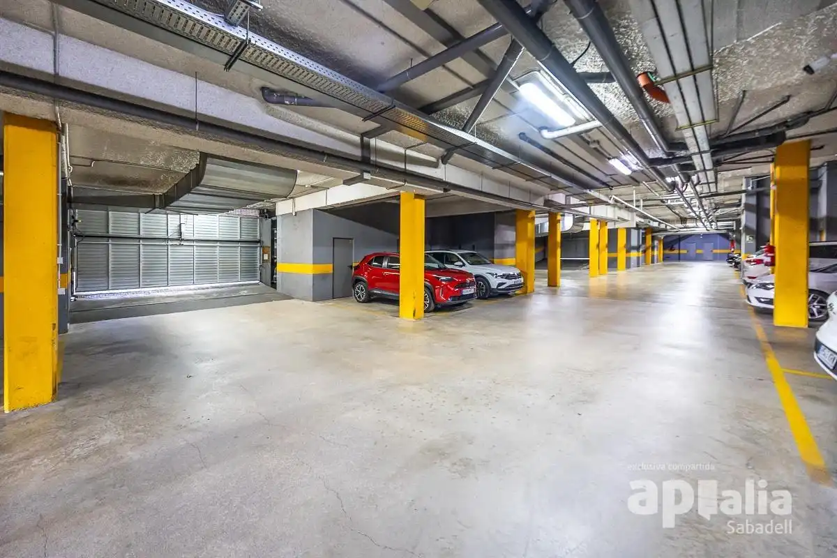 Parkplatz von Wohnung zum Verkauf in Sabadell mit Heizung und Abstellraum