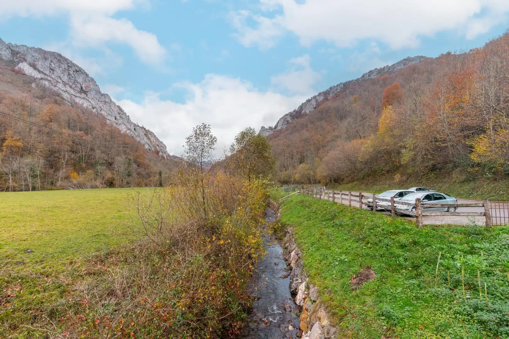 Vista exterior de Casa o chalet en venta en Caso con Calefacción, Jardín privado y Terraza
