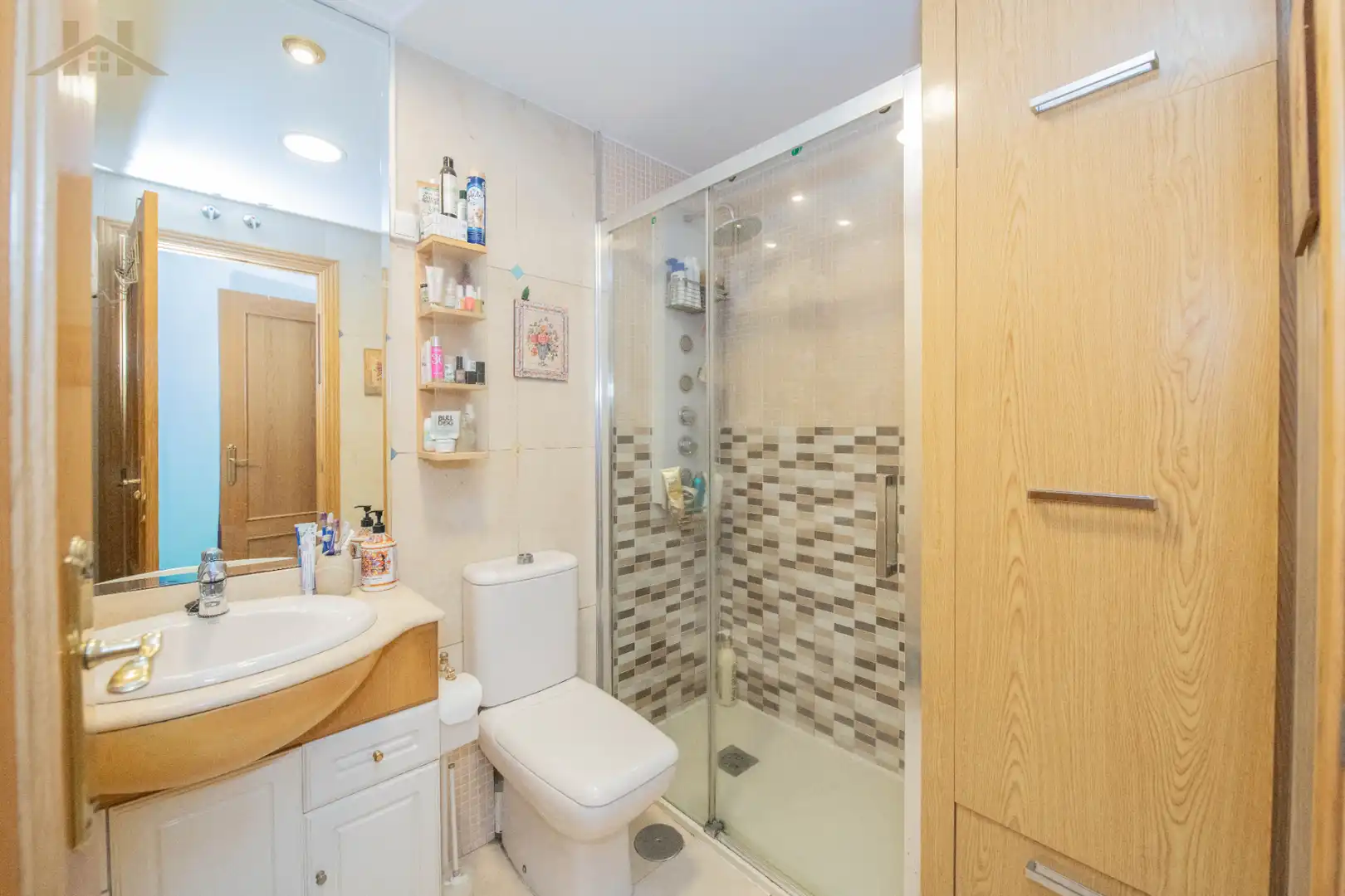 Badezimmer von Wohnung zum Verkauf in Tres Cantos mit Klimaanlage, Heizung und Möbliert