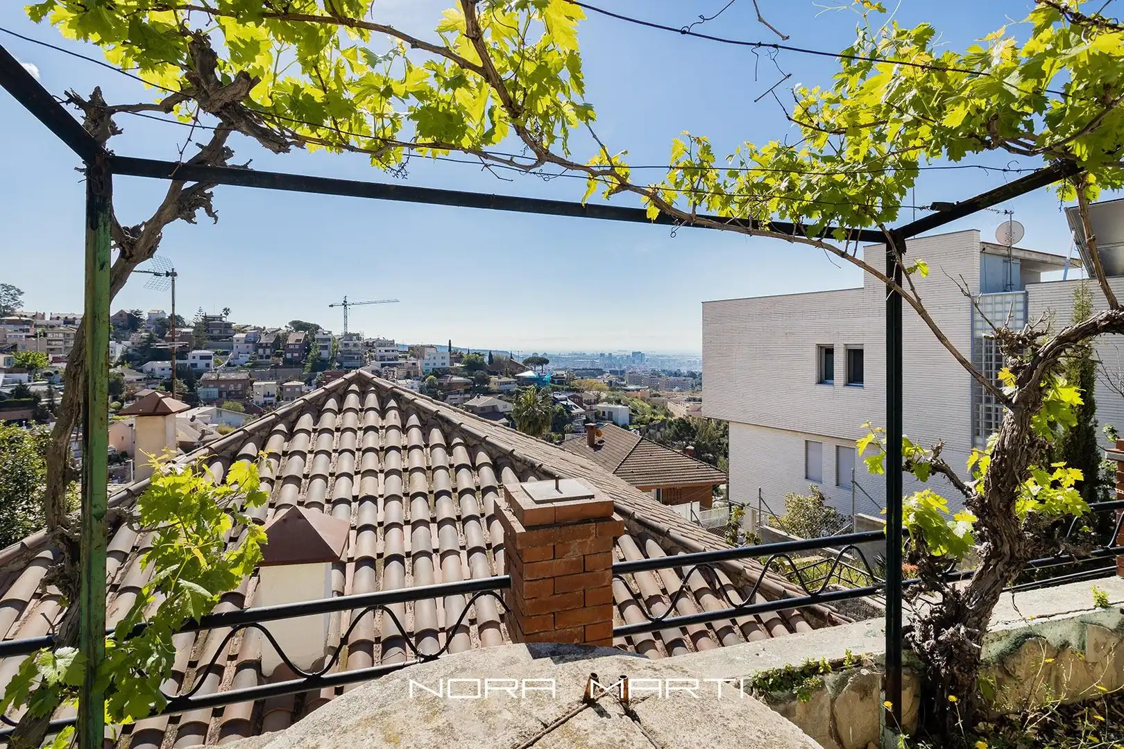 Vista exterior de Casa o chalet en venta en Esplugues de Llobregat con Jardín privado, Piscina y Alarma
