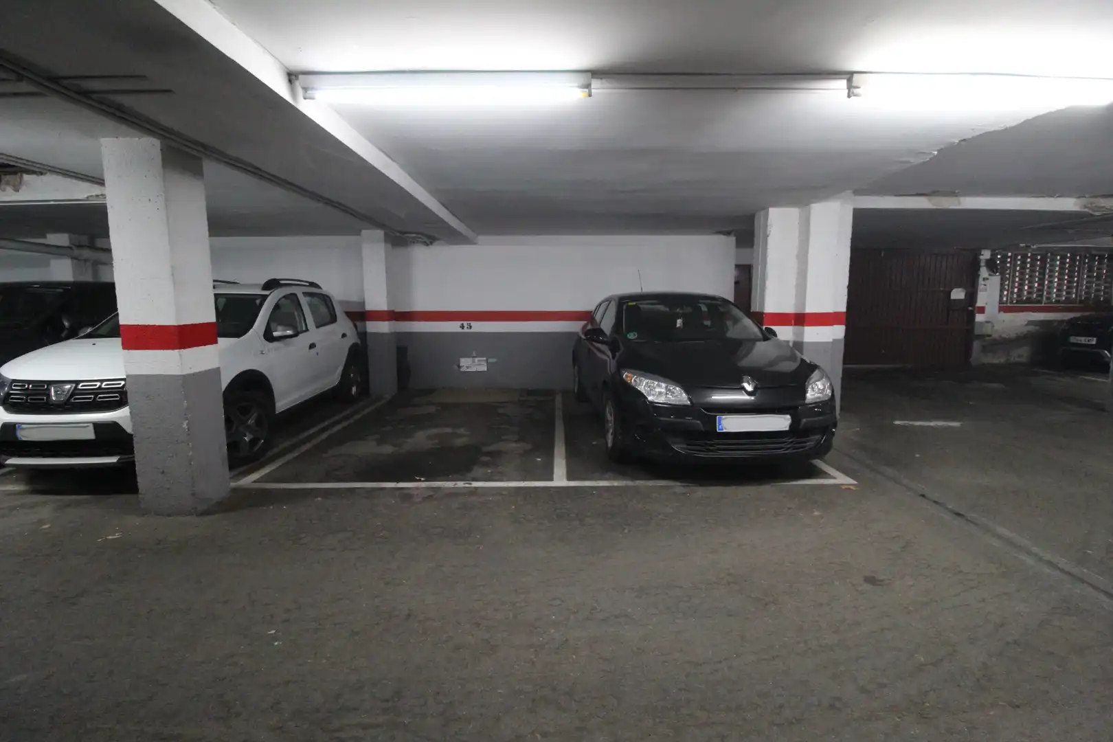 Aparcament de Pis en venda en Esplugues de Llobregat amb Calefacció, Parquet i Balcó