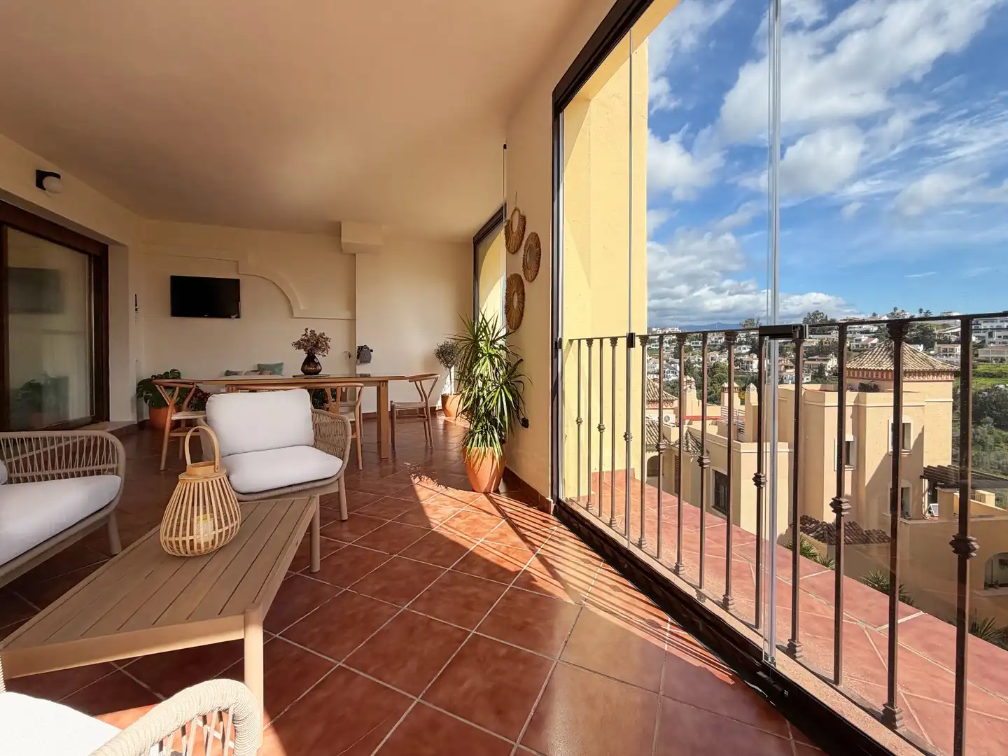 Terrasse von Wohnung zum Verkauf in Estepona mit Klimaanlage, Terrasse und Abstellraum