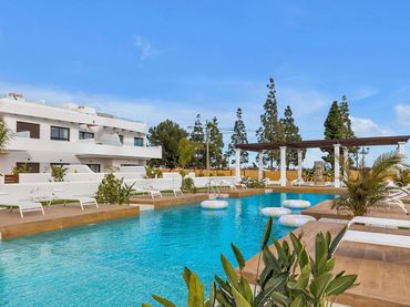 Penthouse with pool for sale in N/A