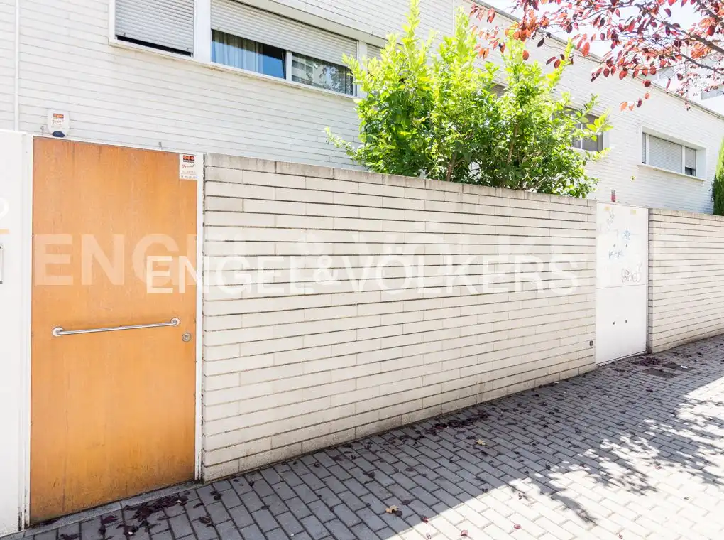 Exterior view of Houses for sale in Barcelona  with Air Conditioner, Heating and Private garden