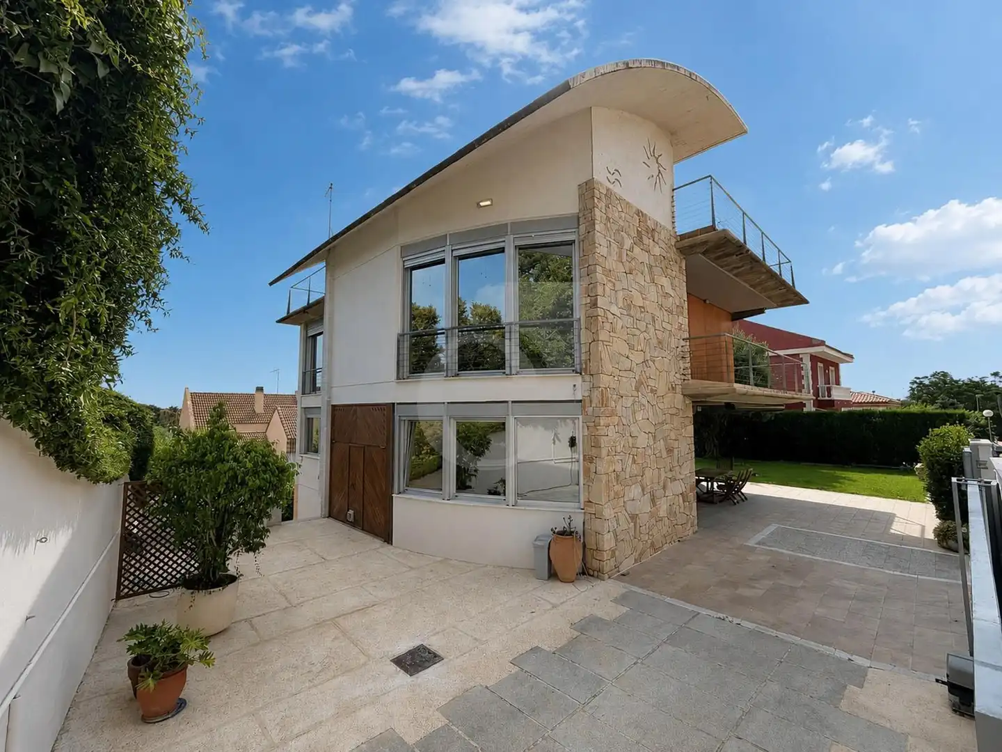 Vista exterior de Casa o xalet de lloguer en Paterna amb Aire condicionat i Piscina