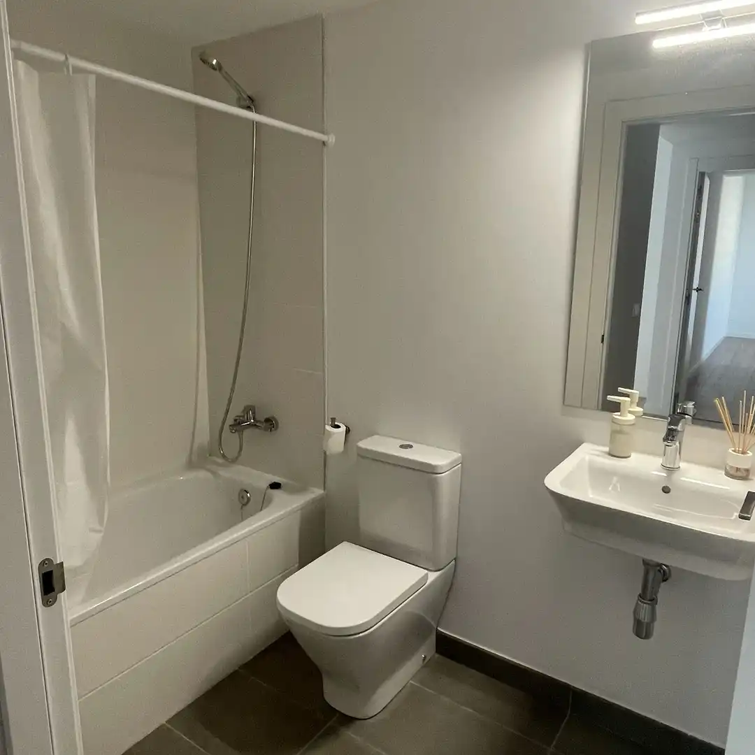 Bathroom of Flat for rent in Barberà del Vallès  with Air Conditioner, Heating and Parquet flooring
