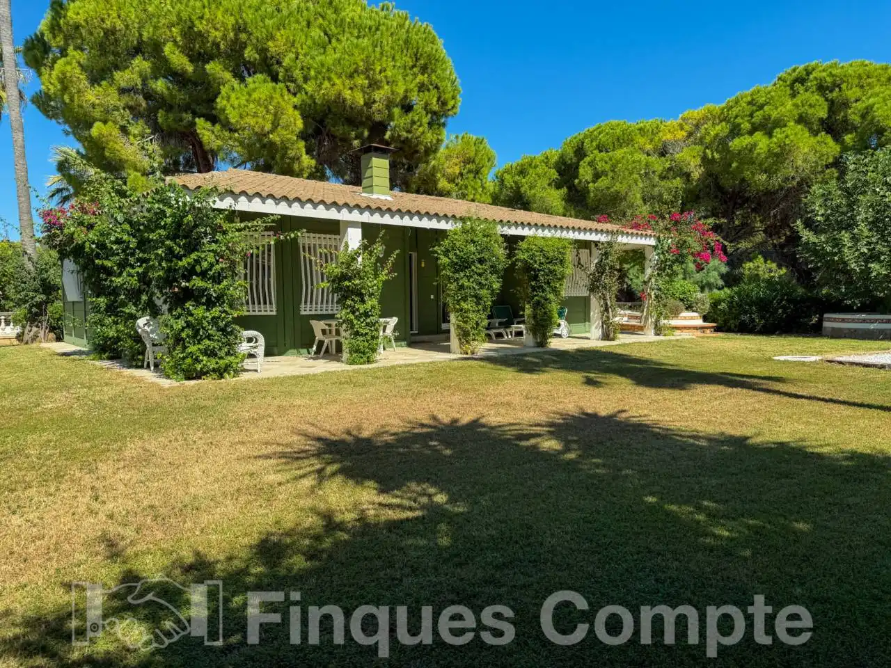 Detached house with garden for sale in Calle Camèlies, imagen 4