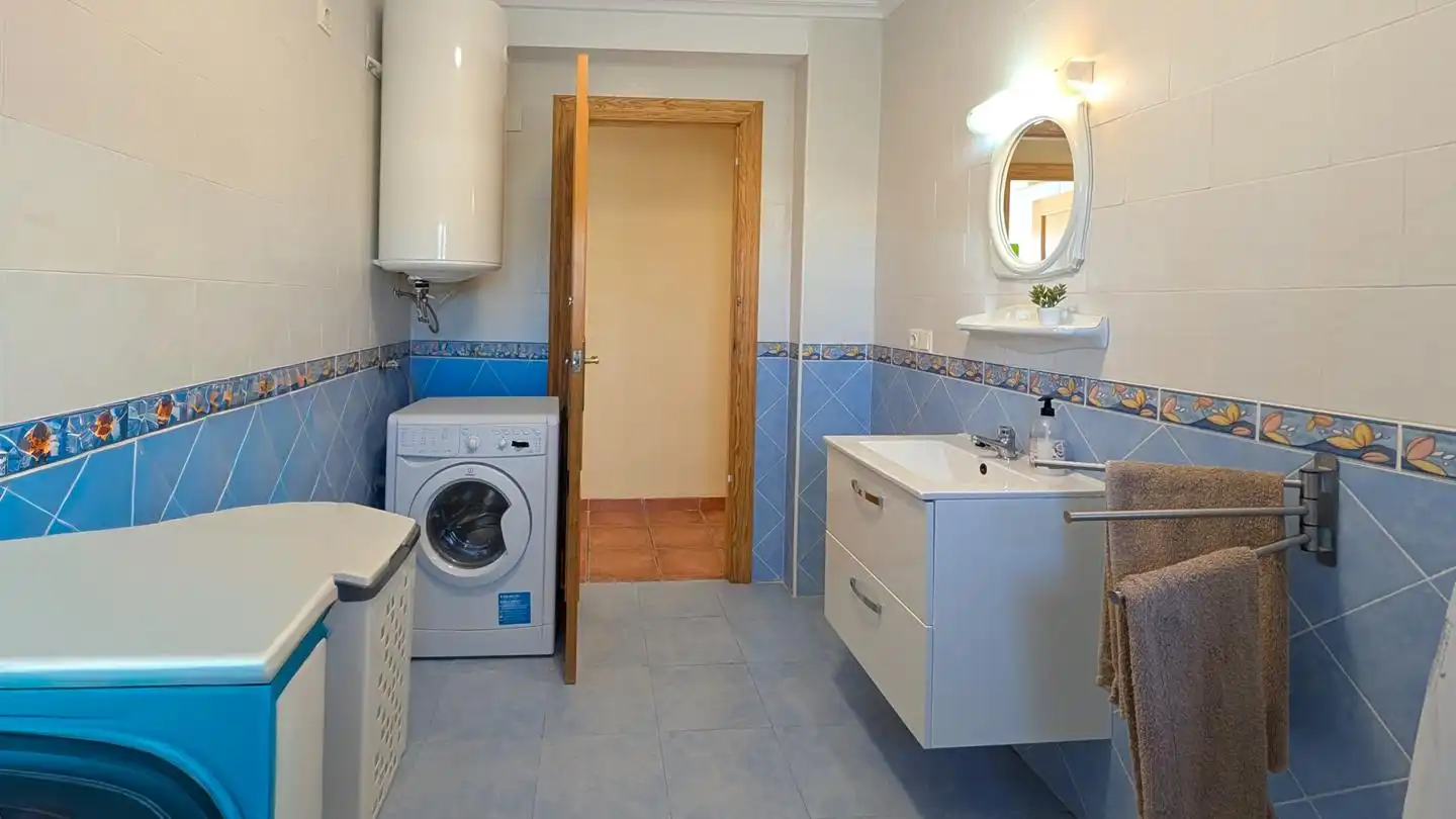 Bany de Casa o xalet en venda en Elche / Elx amb Aire condicionat, Jardí privat i Terrassa