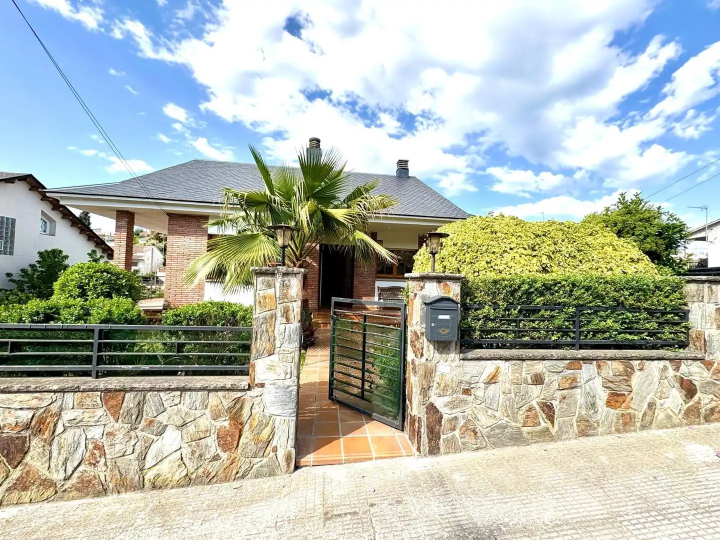 Vista exterior de Casa o chalet en venta en Lliçà d'Amunt con Aire acondicionado, Calefacción y Jardín privado