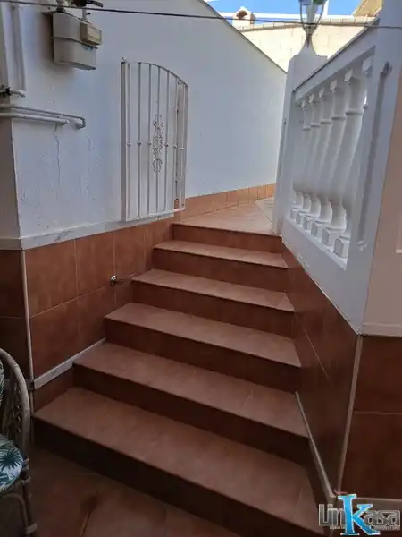 Casa adosada en venda en Linares amb Calefacció, Traster i Piscina