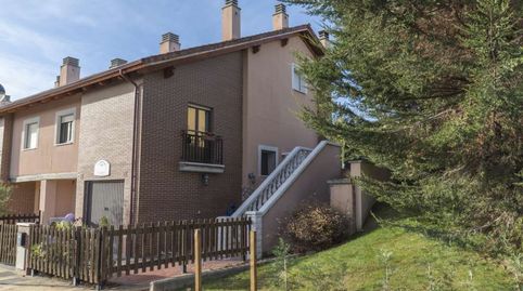 Foto 2 de Casa adosada en venta en Sojuela, La Rioja