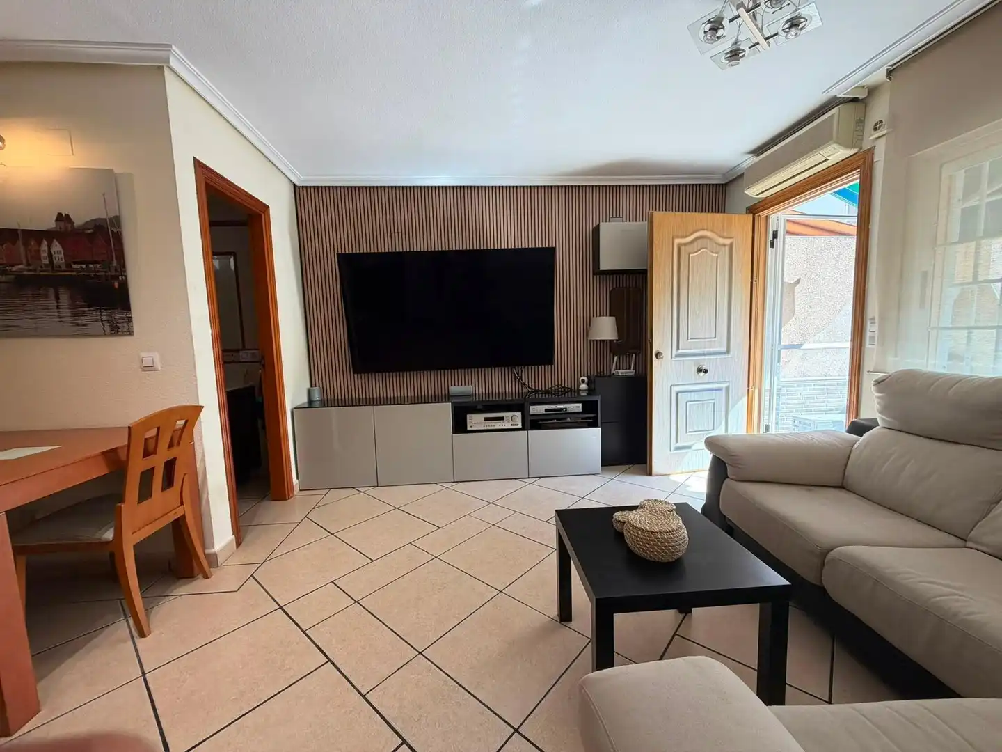 Sala d'estar de Dúplex en venda en Torrevieja amb Aire condicionat, Terrassa i Traster