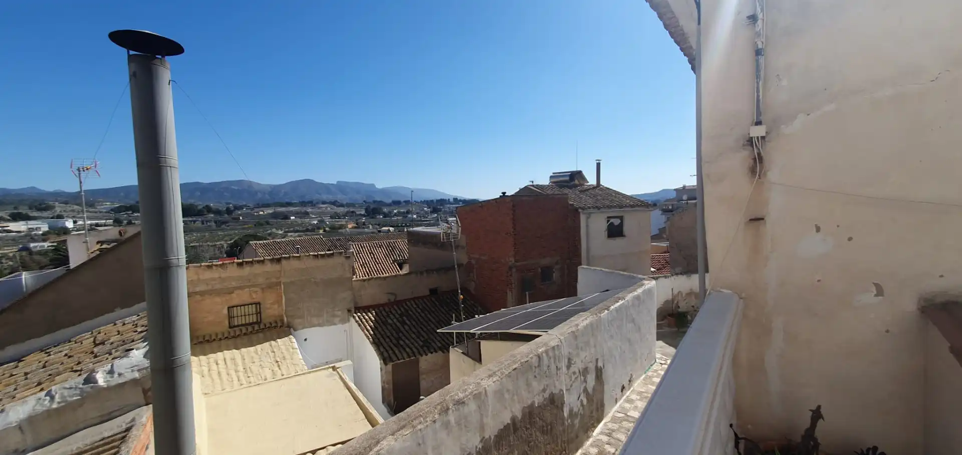Vista exterior de Casa adosada en venda en Sax amb Traster, Moblat i Forn