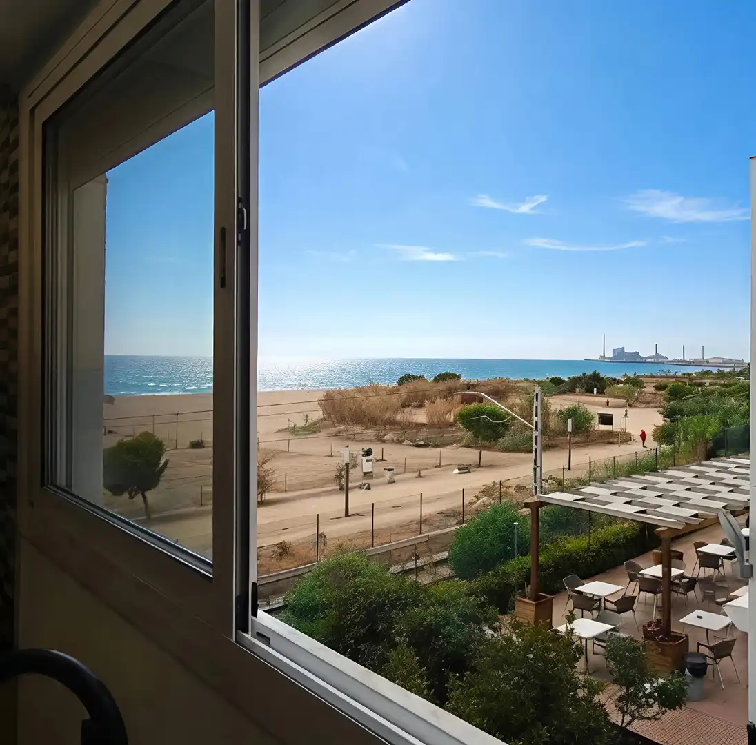 Appartamento con terrazza in affitto a Avinguda Maresme, imagen 3