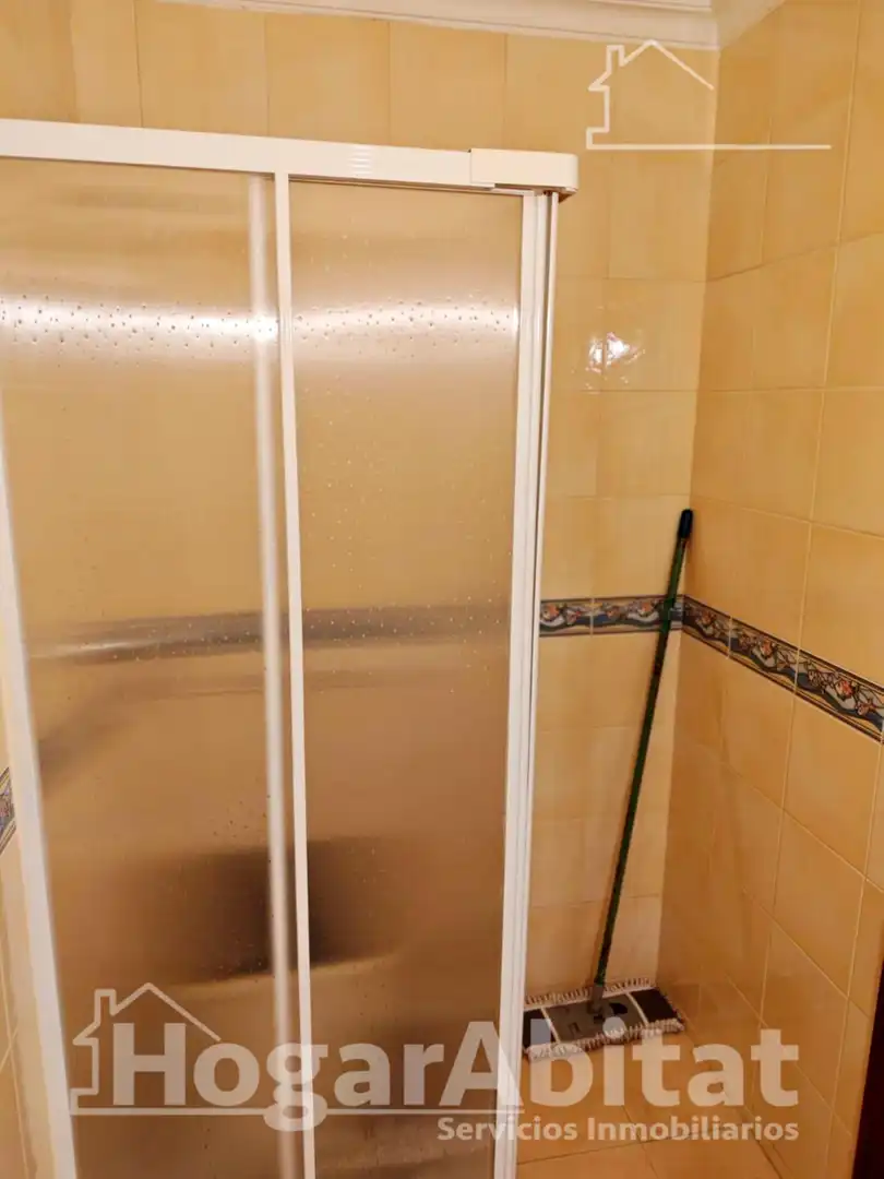 Bany de Pis en venda en Castellón de la Plana / Castelló de la Plana amb Jardí privat i Balcó
