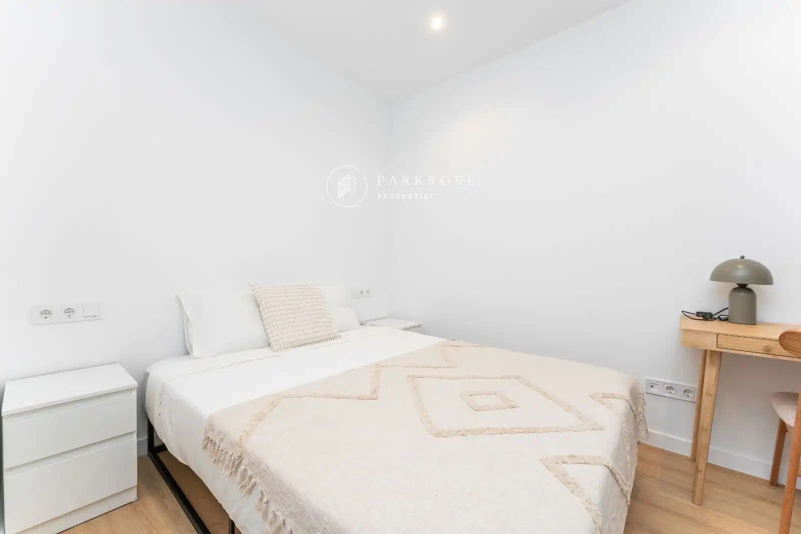 Schlafzimmer von Wohnung zur Miete in Barcelona mit Klimaanlage, Parkett und Möbliert