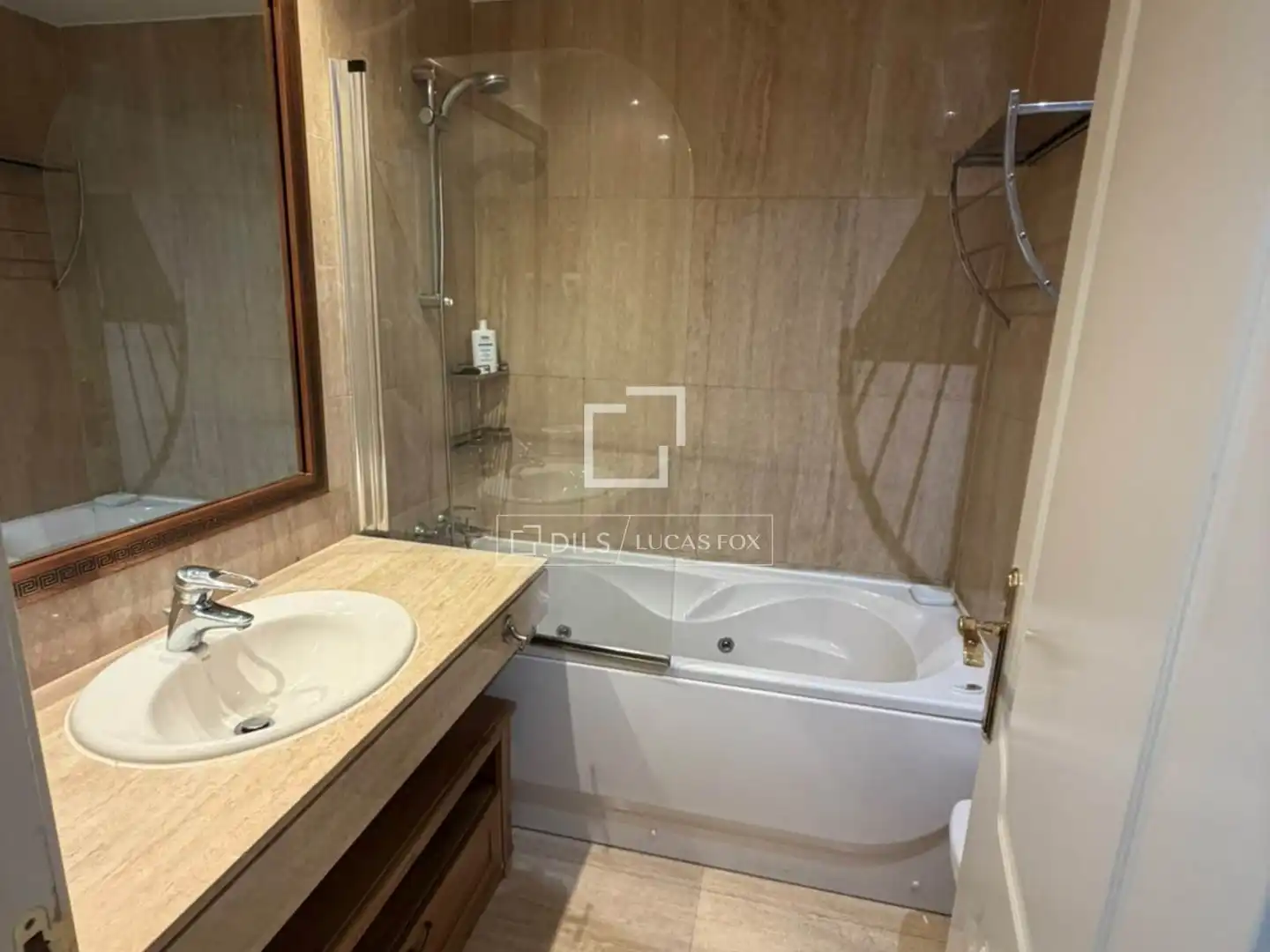 Bathroom of Flat for rent in Majadahonda  with Air Conditioner, Heating and Private garden