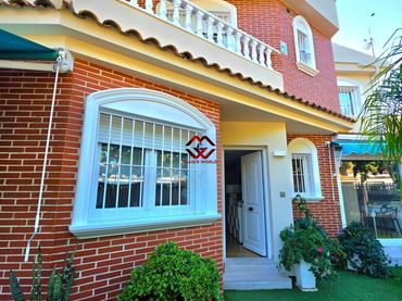 Chalet con balcón en venta en San Javier ciudad