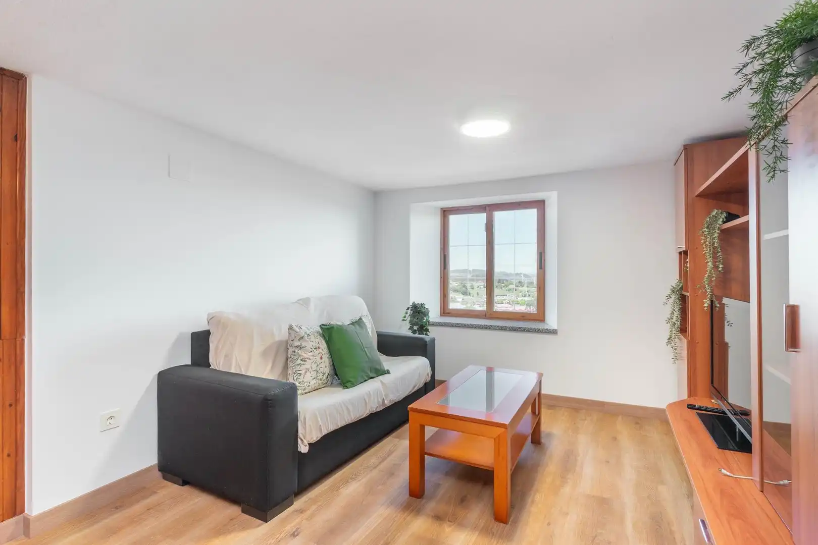 Sala d'estar de Casa o xalet en venda en Gijón  amb Calefacció, Jardí privat i Traster