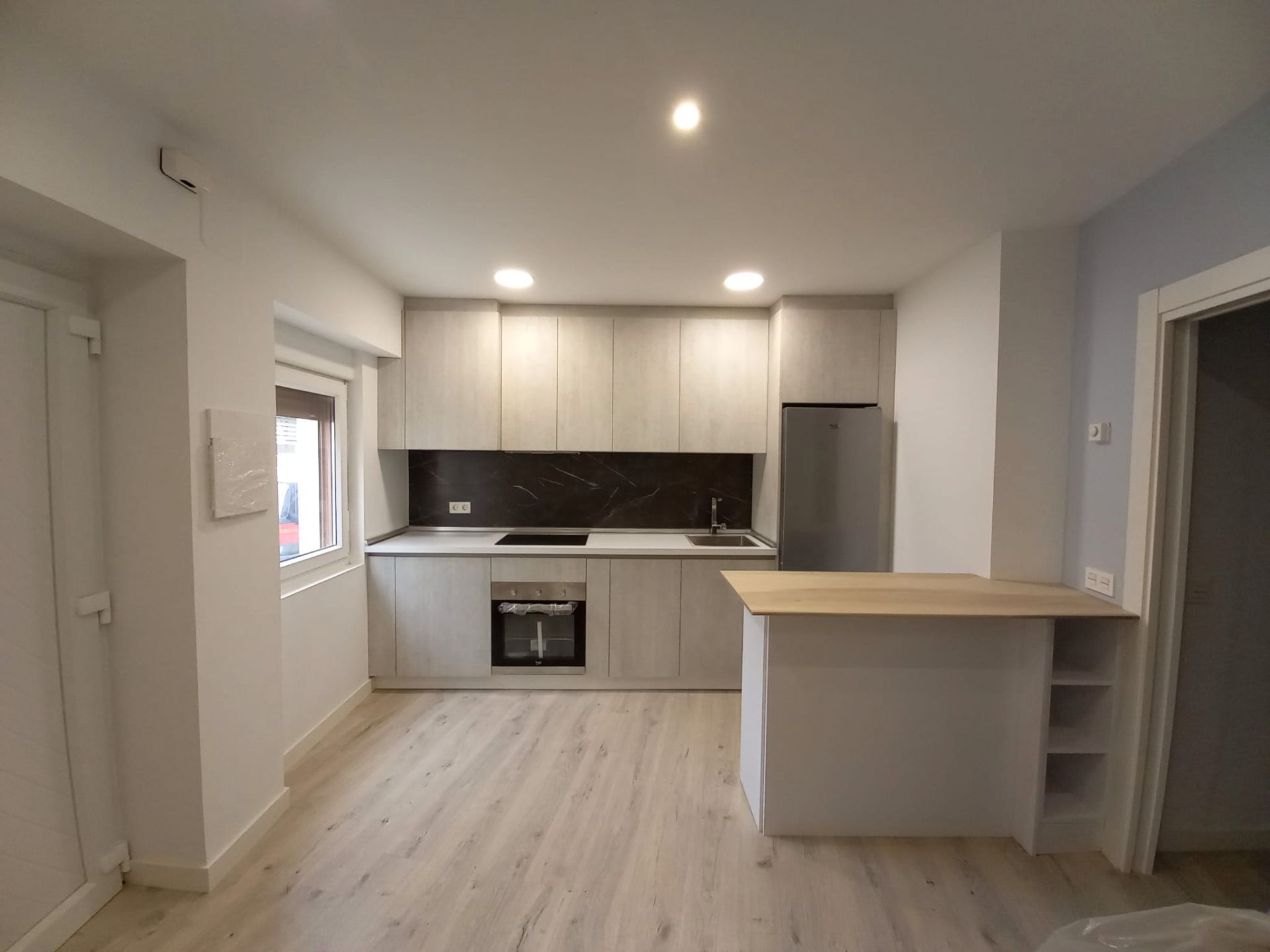 Kitchen of Apartment to rent in Salamanca Capital  with Heating, Furnished and Oven