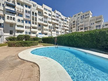 Mini appartamento con piscina in vendita a Calle Mar Egeo 1