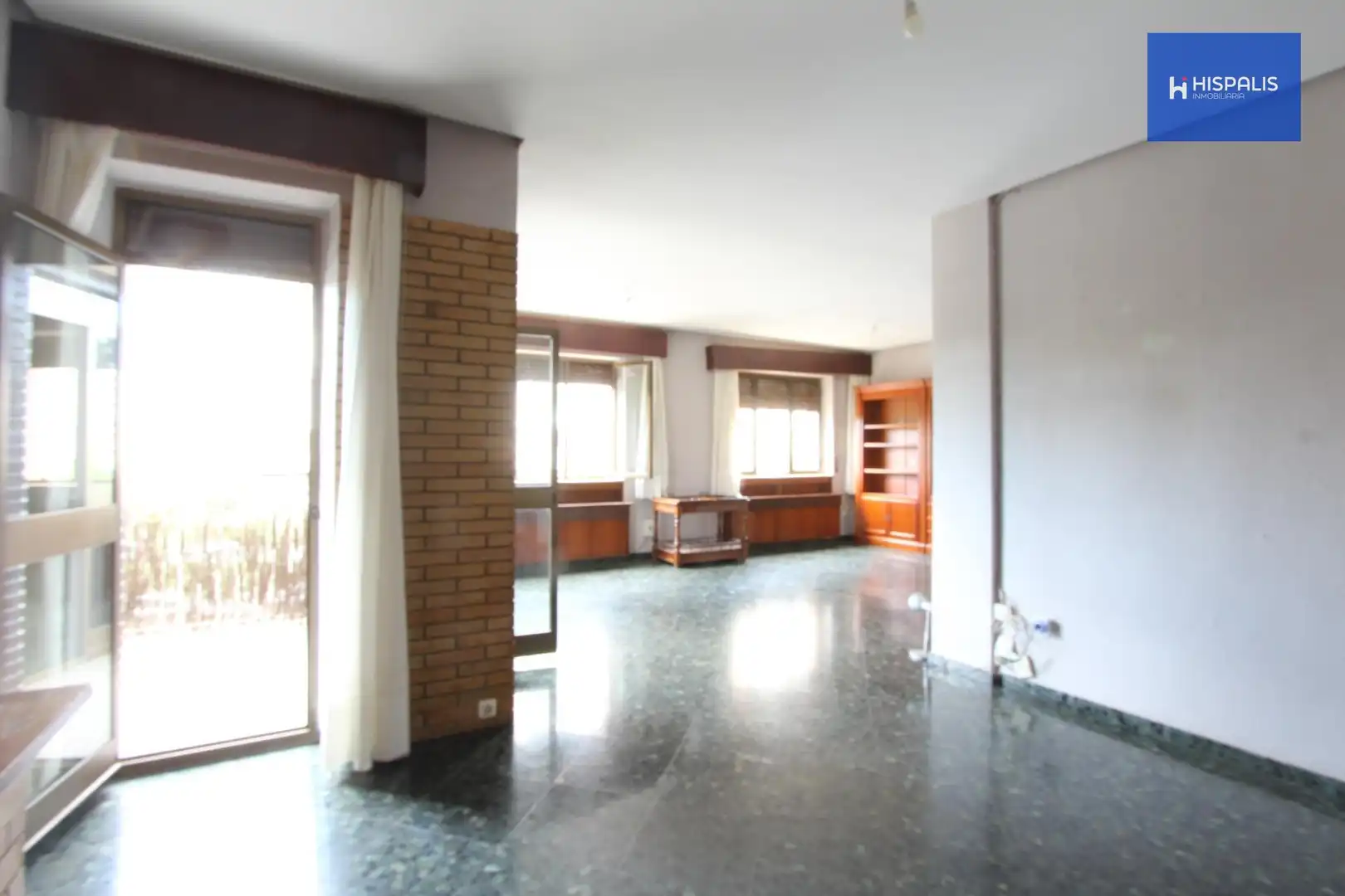 Wohnung zum Verkauf in Sevilla mit Klimaanlage und Terrasse