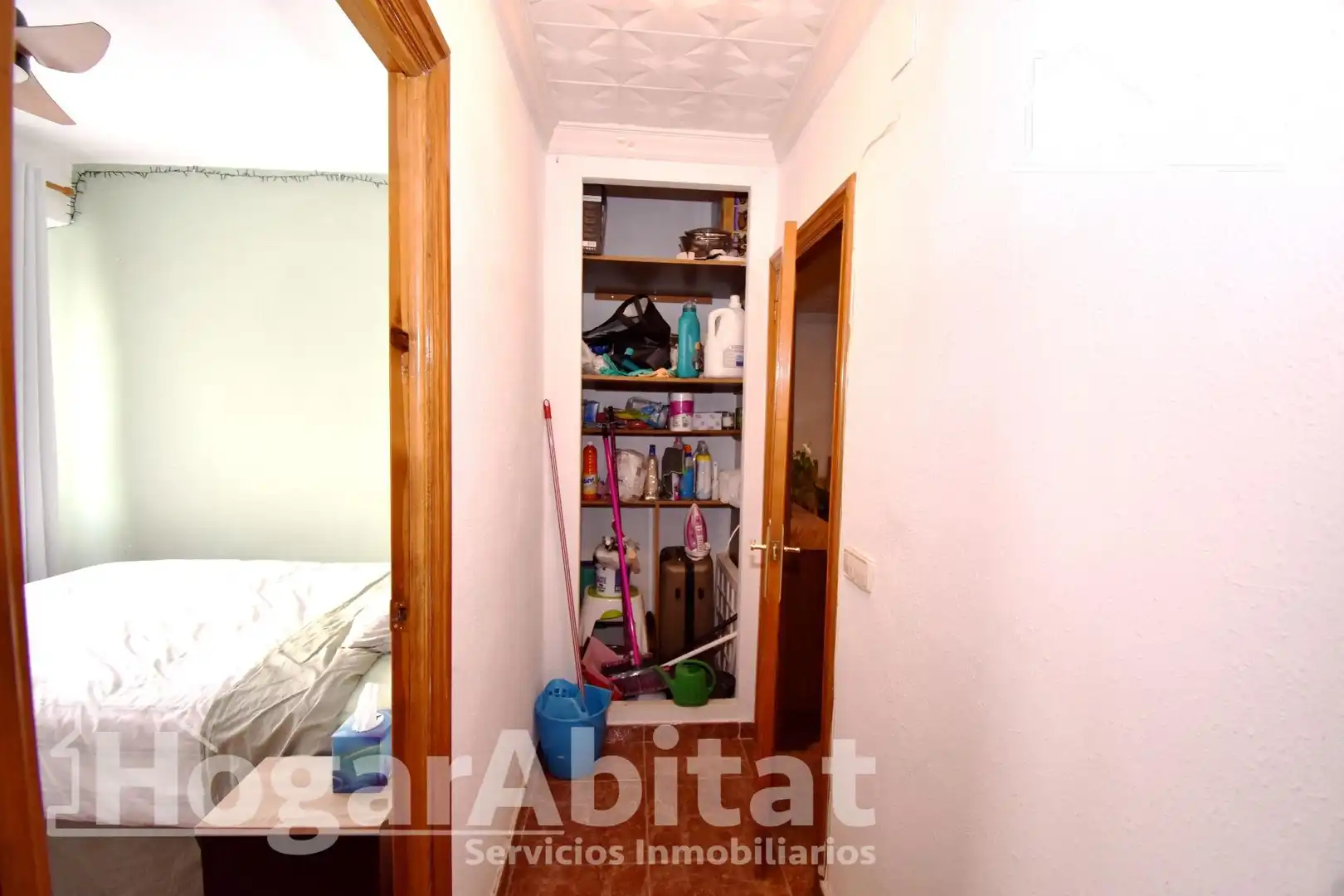 Bedroom of Flat for sale in Valencia