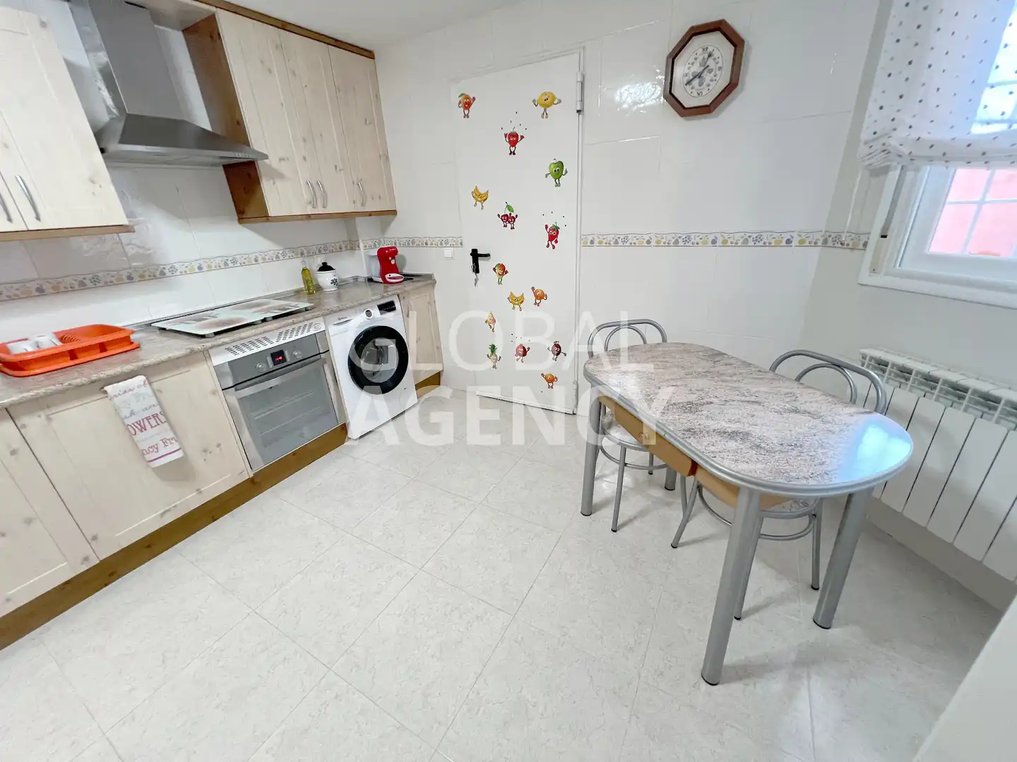 Cocina de Casa adosada en venta en Torrejón del Rey con Calefacción, Jardín privado y Horno