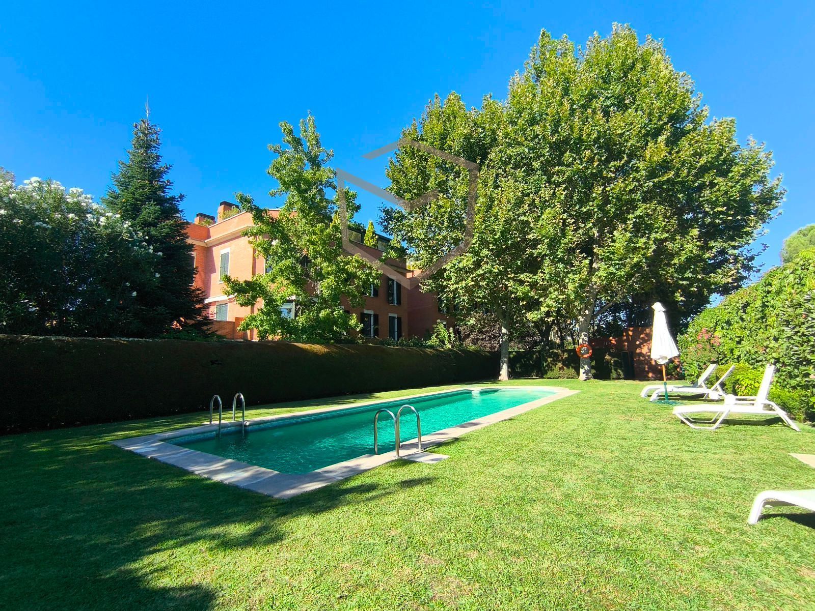 Jardín de Piso en venta en  Madrid Capital con Aire acondicionado, Calefacción y Parquet