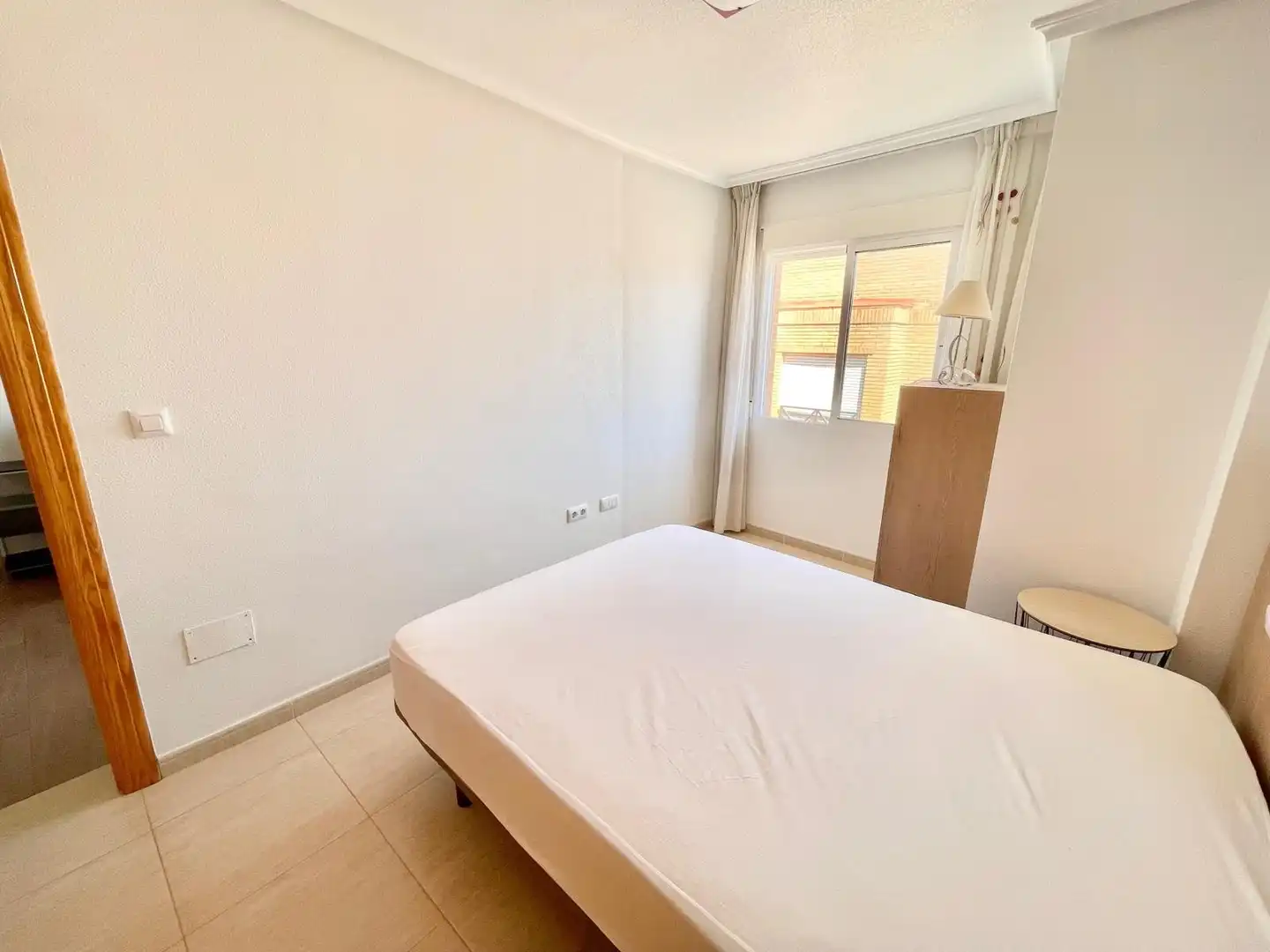 Dormitori de Apartament de lloguer en Los Alcázares amb Aire condicionat, Traster i Moblat