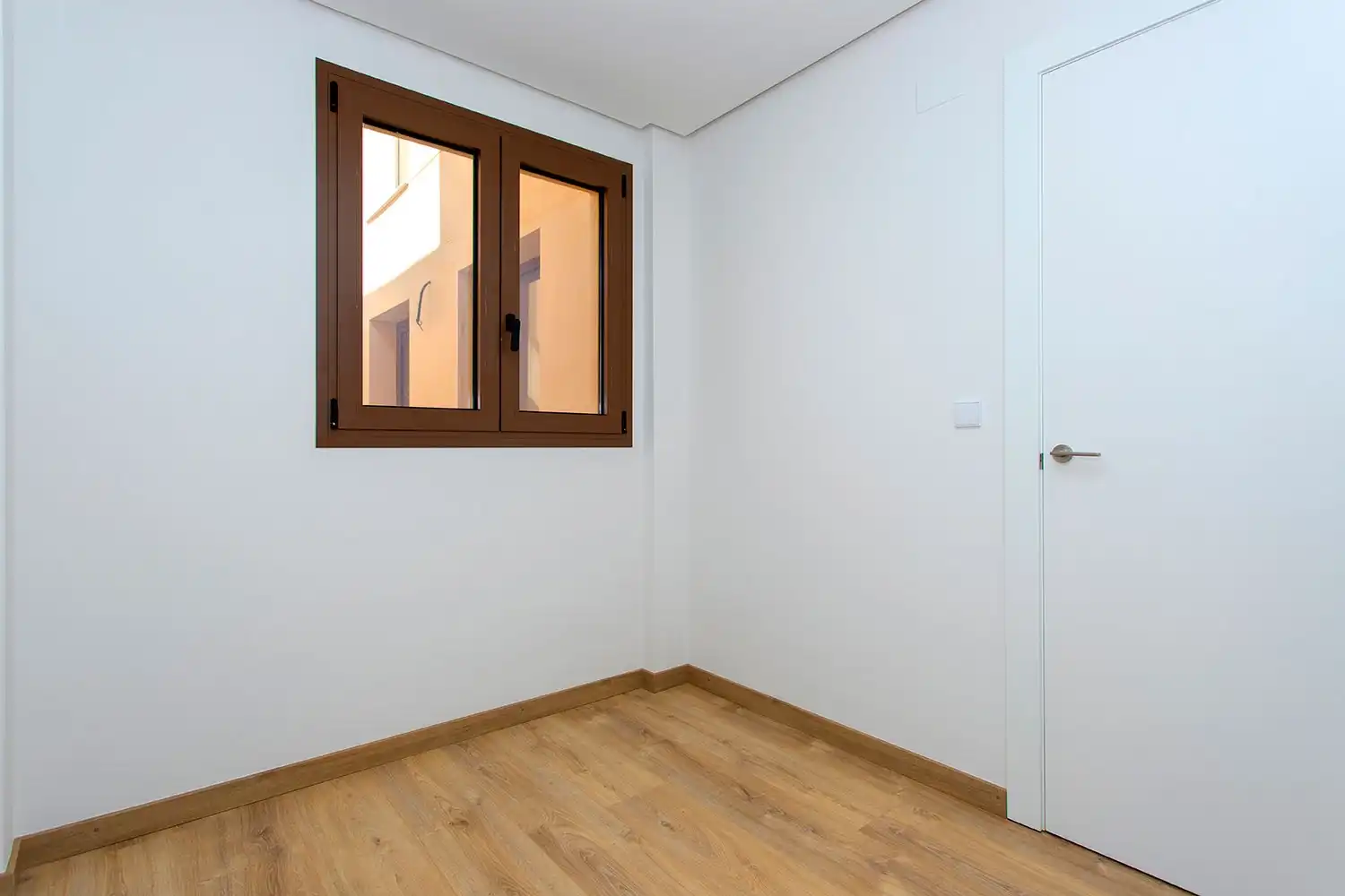 Piso en venta en Hondón de las Nieves / El Fondó de les Neus con Calefacción, Parquet y Terraza