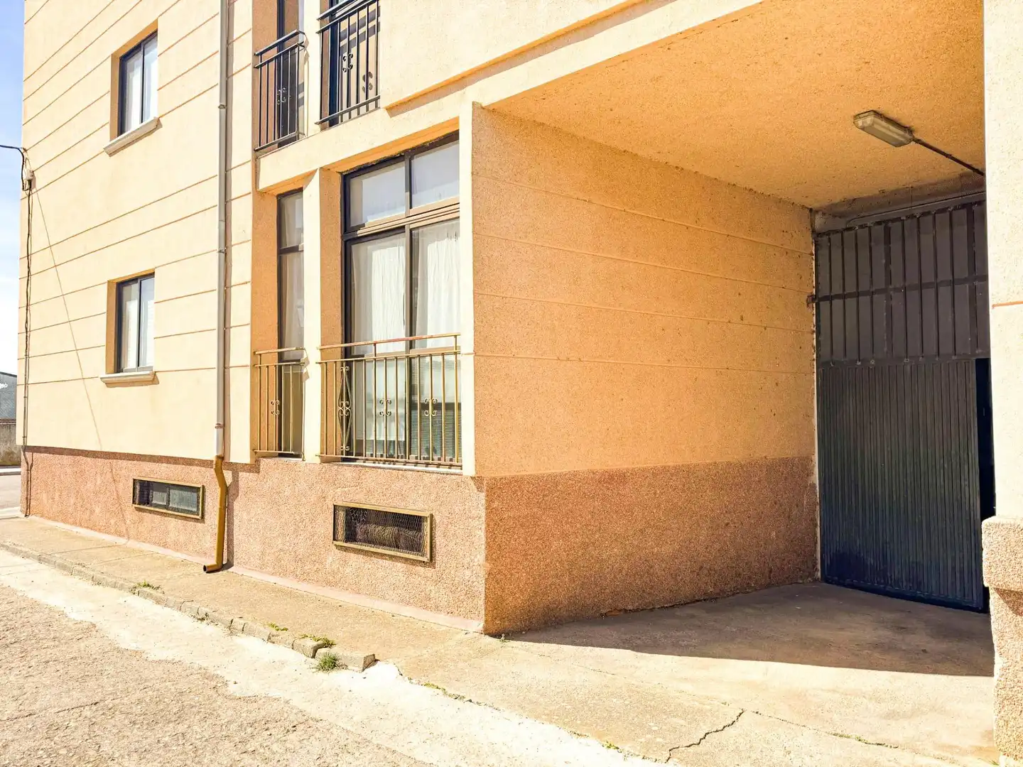 Vista exterior de Pis en venda en La Fuente de San Esteban  amb Calefacció