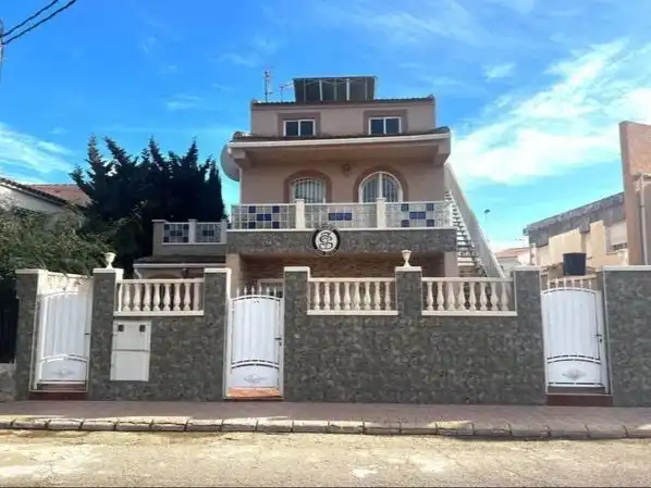 Vista exterior de Piso para compartir en Mazarrón con Aire acondicionado, Calefacción y Jardín privado