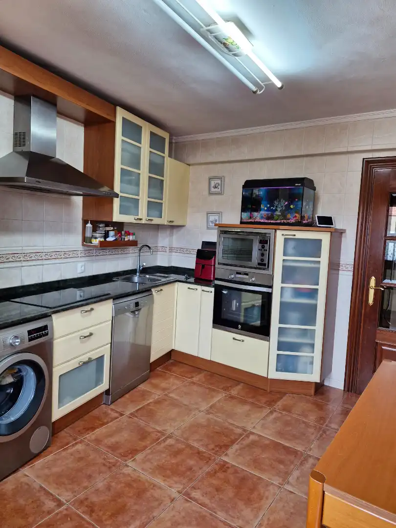 Cuina de Pis en venda en Barakaldo  amb Calefacció, Parquet i Moblat