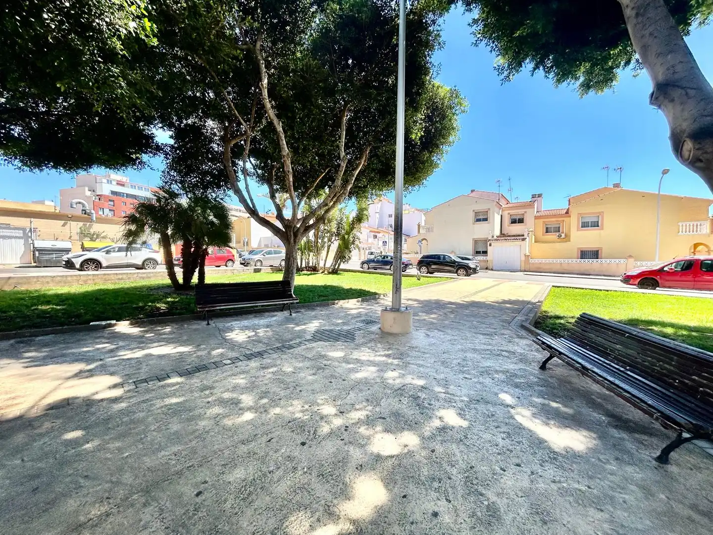 Parking de Casa adosada en venta en Roquetas de Mar con Jardín privado, Terraza y Horno