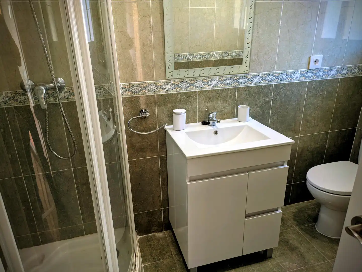 Bathroom of Apartments for rent in Cullera  with Furnished, Balcony and Community pool
