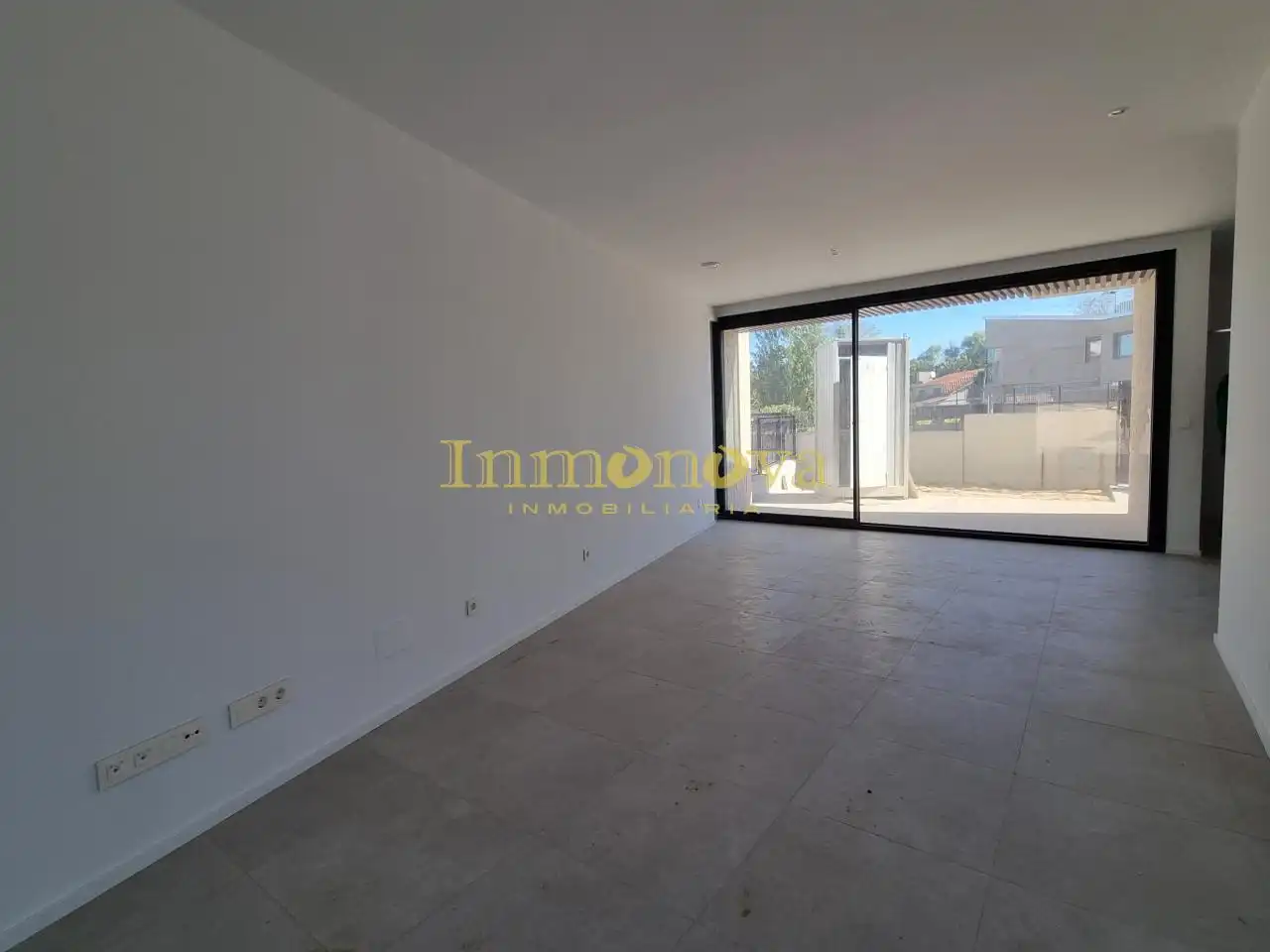 Casa adosada en venta en Nigrán con Calefacción, Jardín privado y Terraza