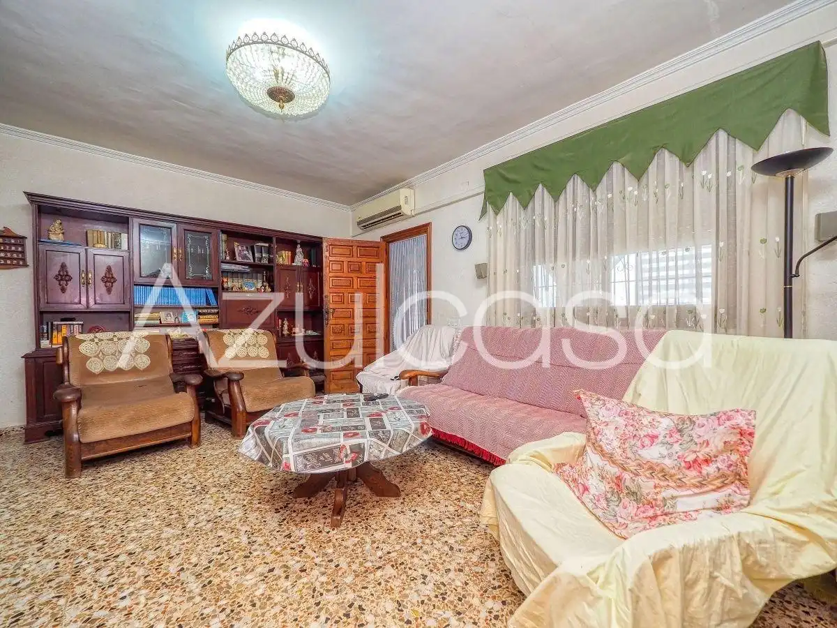 Sala d'estar de Casa o xalet en venda en Busot amb Aire condicionat, Traster i Piscina