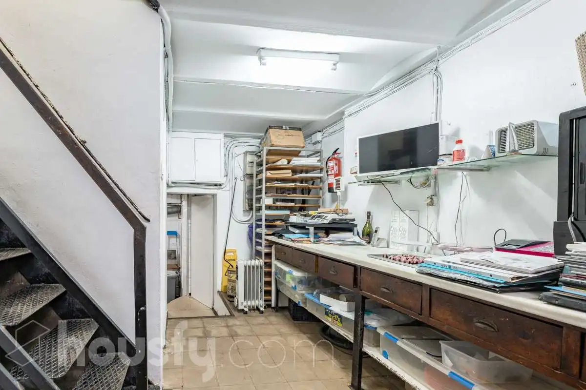 Commercial properties for sale in Barcelona  with Air Conditioner and Furnished