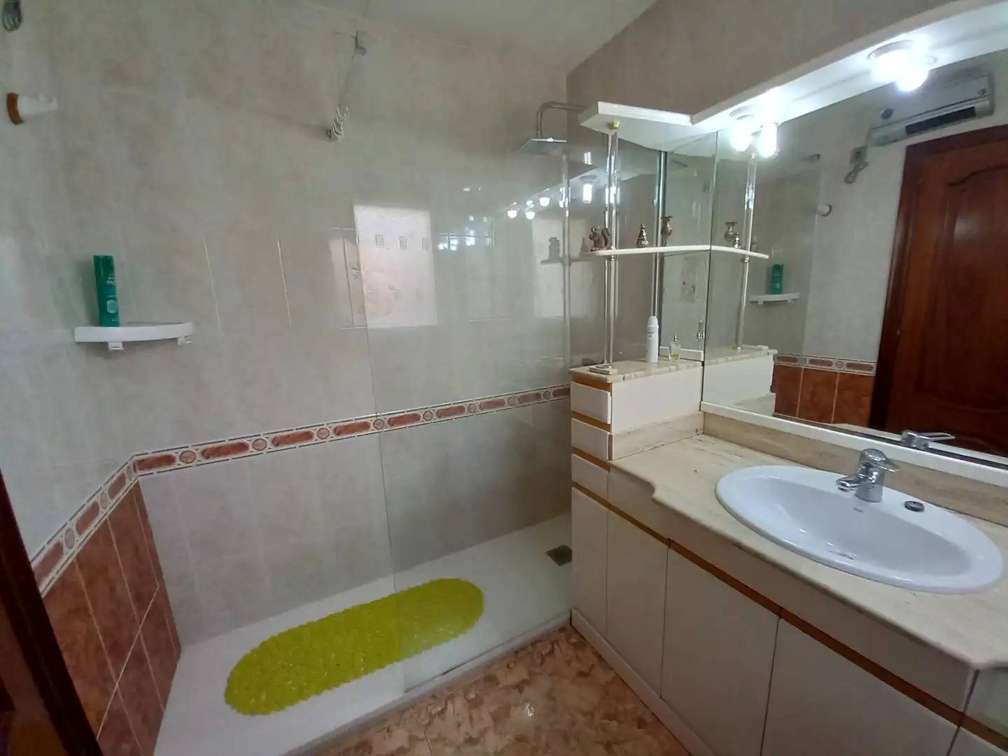 Bany de Casa o xalet en venda en Vilanova i la Geltrú amb Aire condicionat, Calefacció i Jardí privat