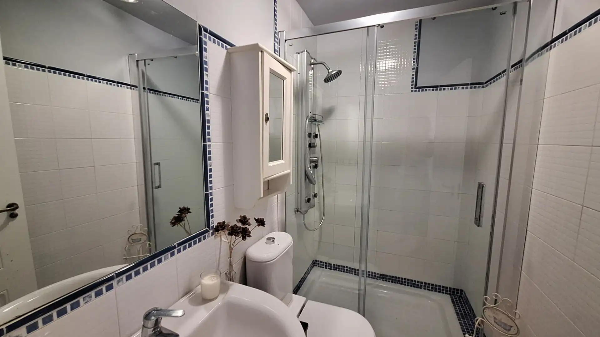Baño de Ático en venta en Manilva con Terraza, Amueblado y Horno