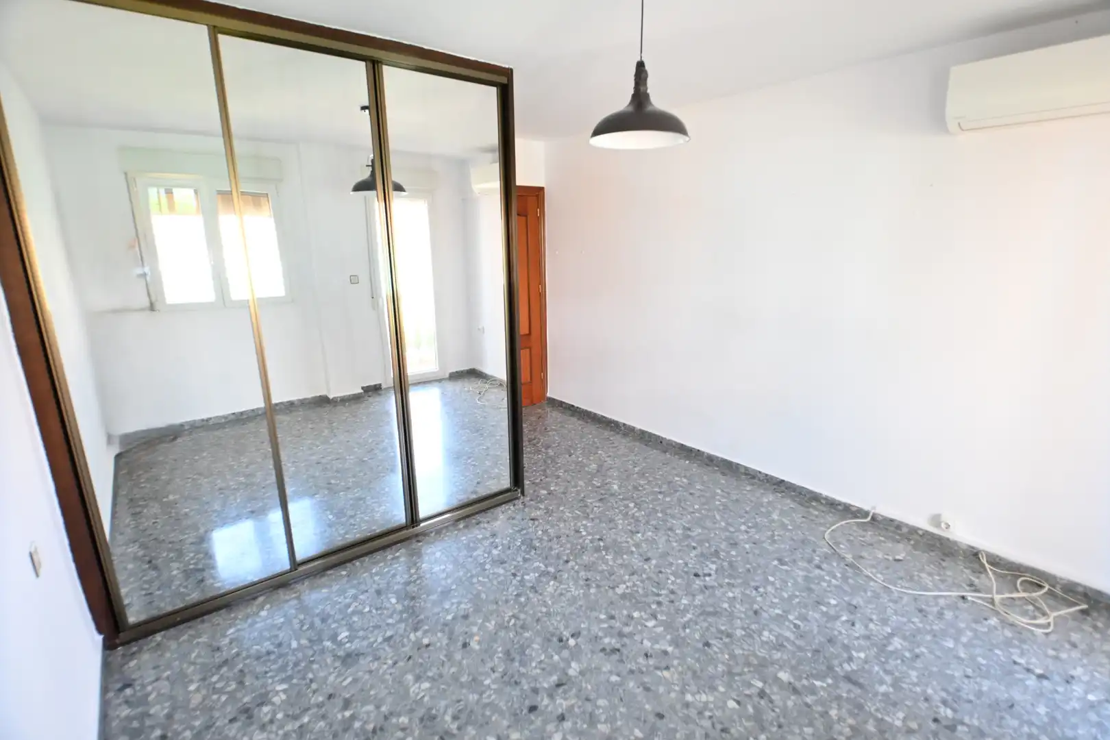 Habitación de Casa adosada en venta en Churriana de la Vega con Aire acondicionado, Terraza y Trastero